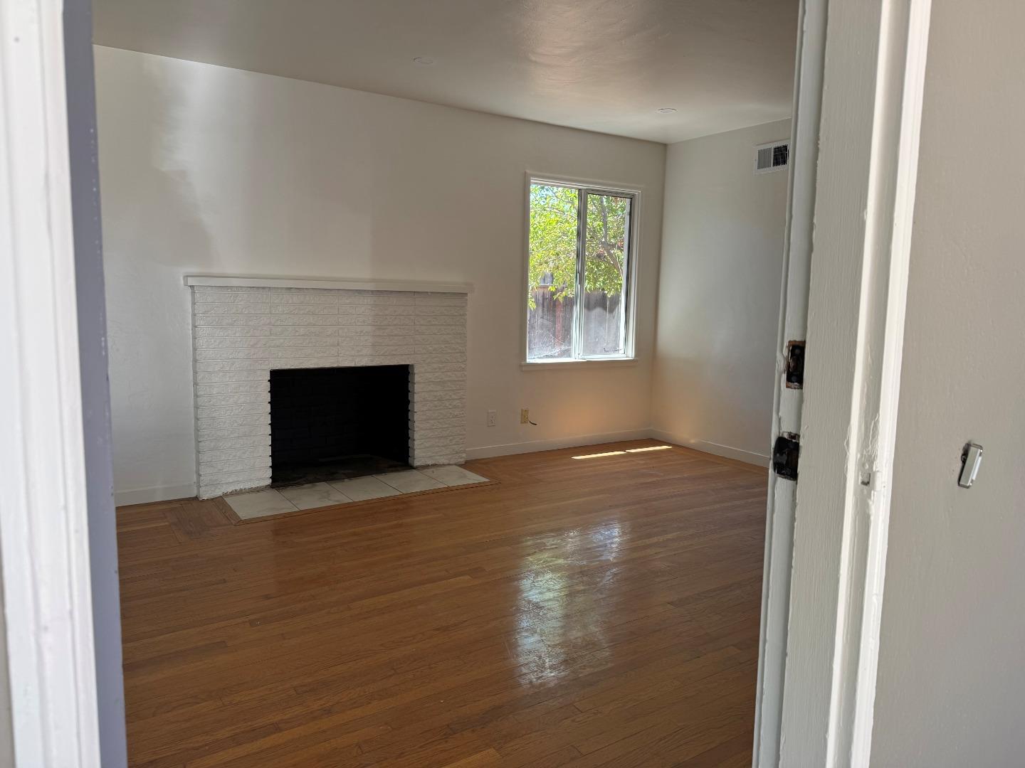 823 Cedar ST