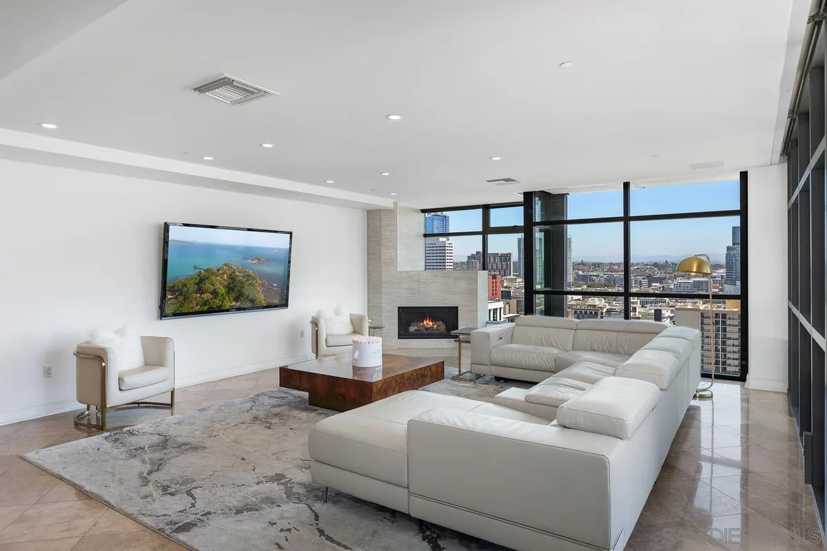 645 Front St Unit 2004