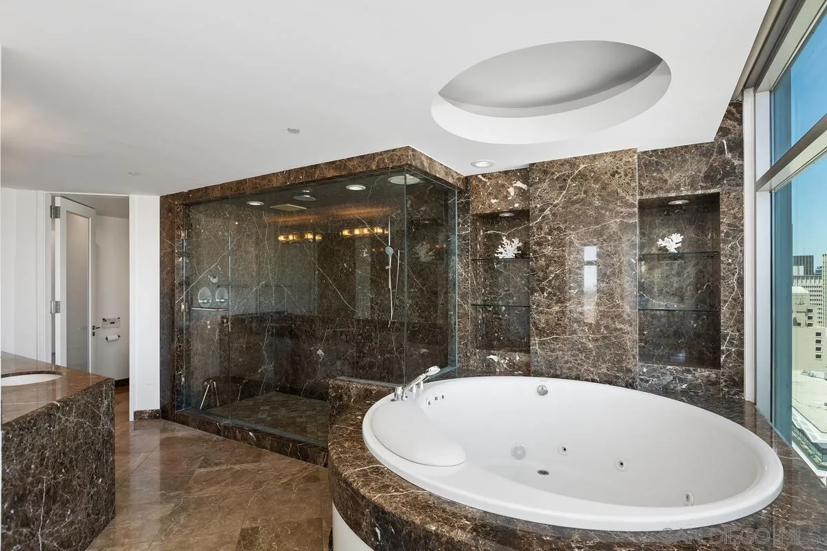 645 Front St Unit 2004