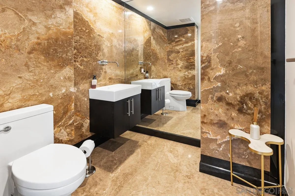 645 Front St Unit 2004