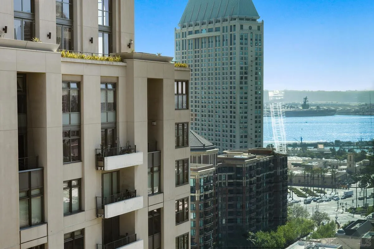 645 Front St Unit 2004