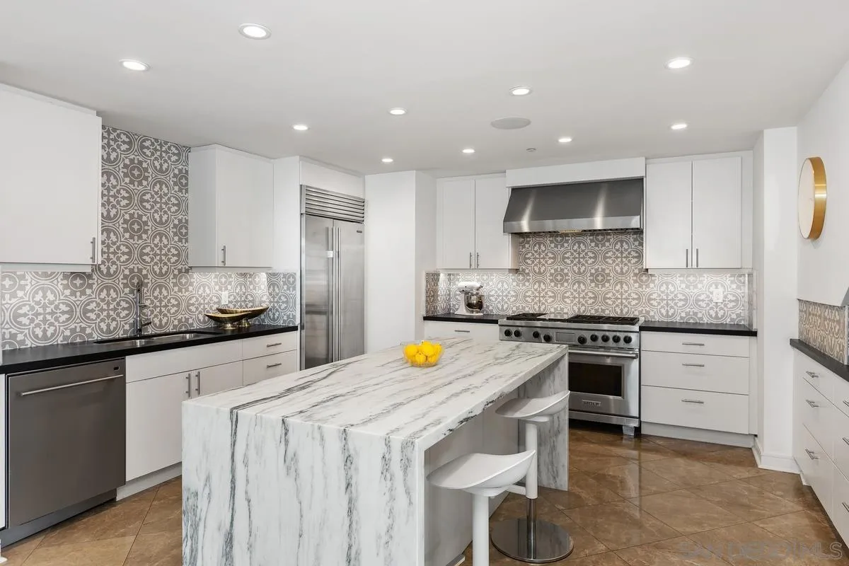 645 Front St Unit 2004