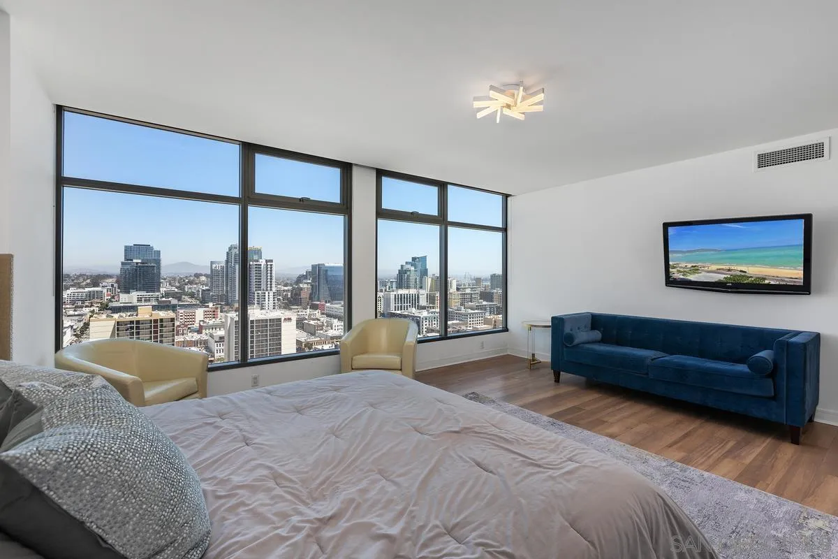 645 Front St Unit 2004