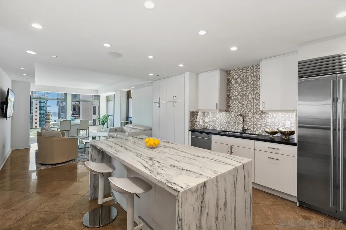 645 Front St Unit 2004