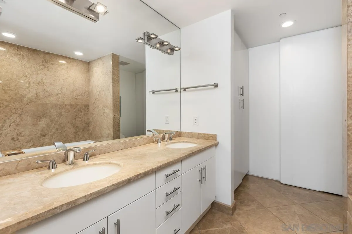 645 Front St Unit 2004