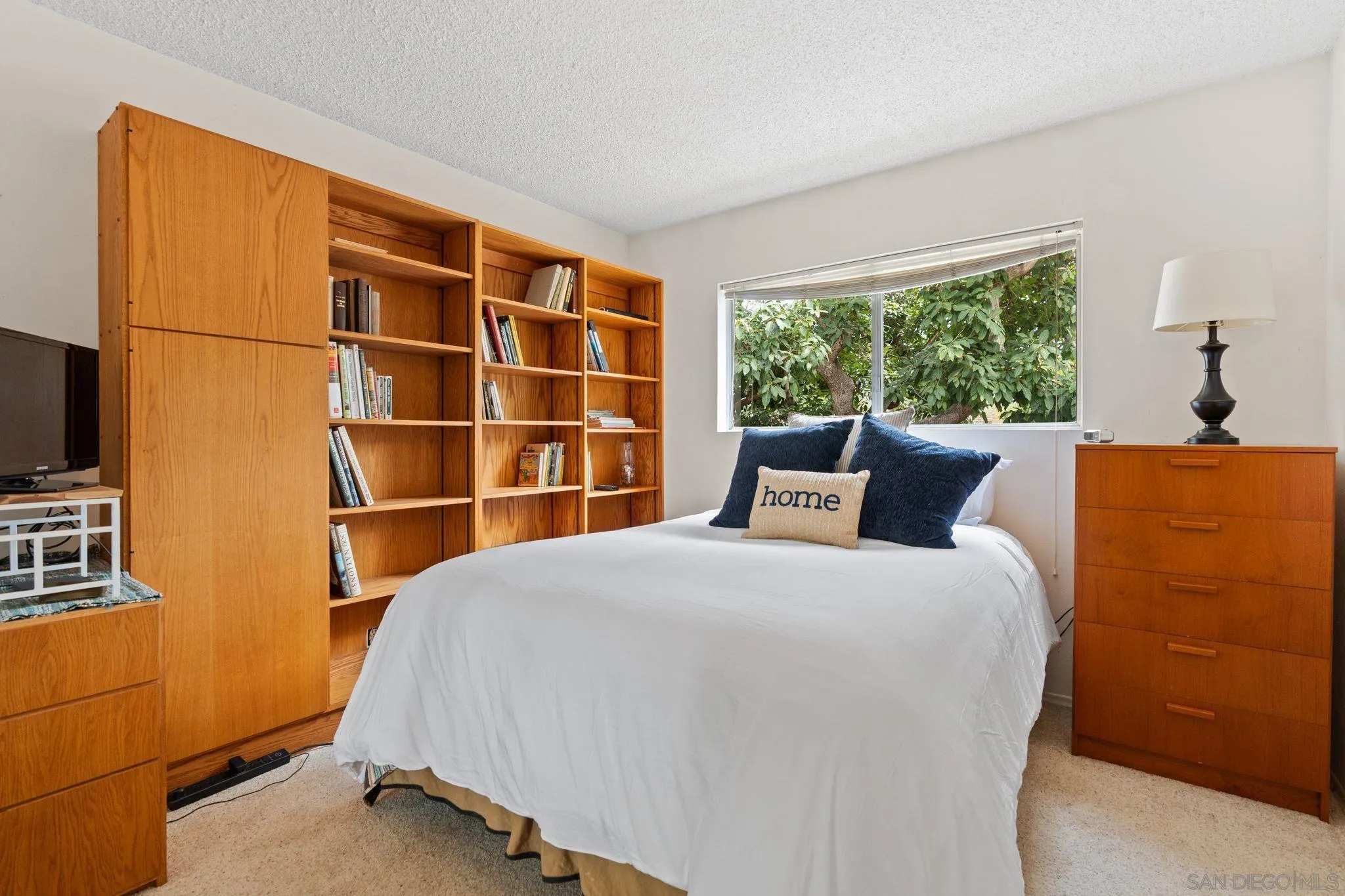 410 E Glaucus