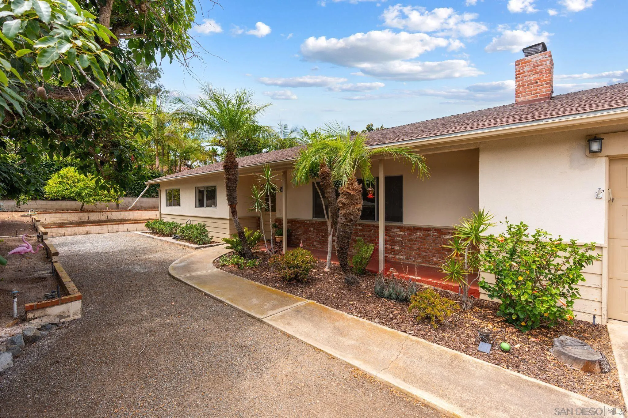 410 E Glaucus