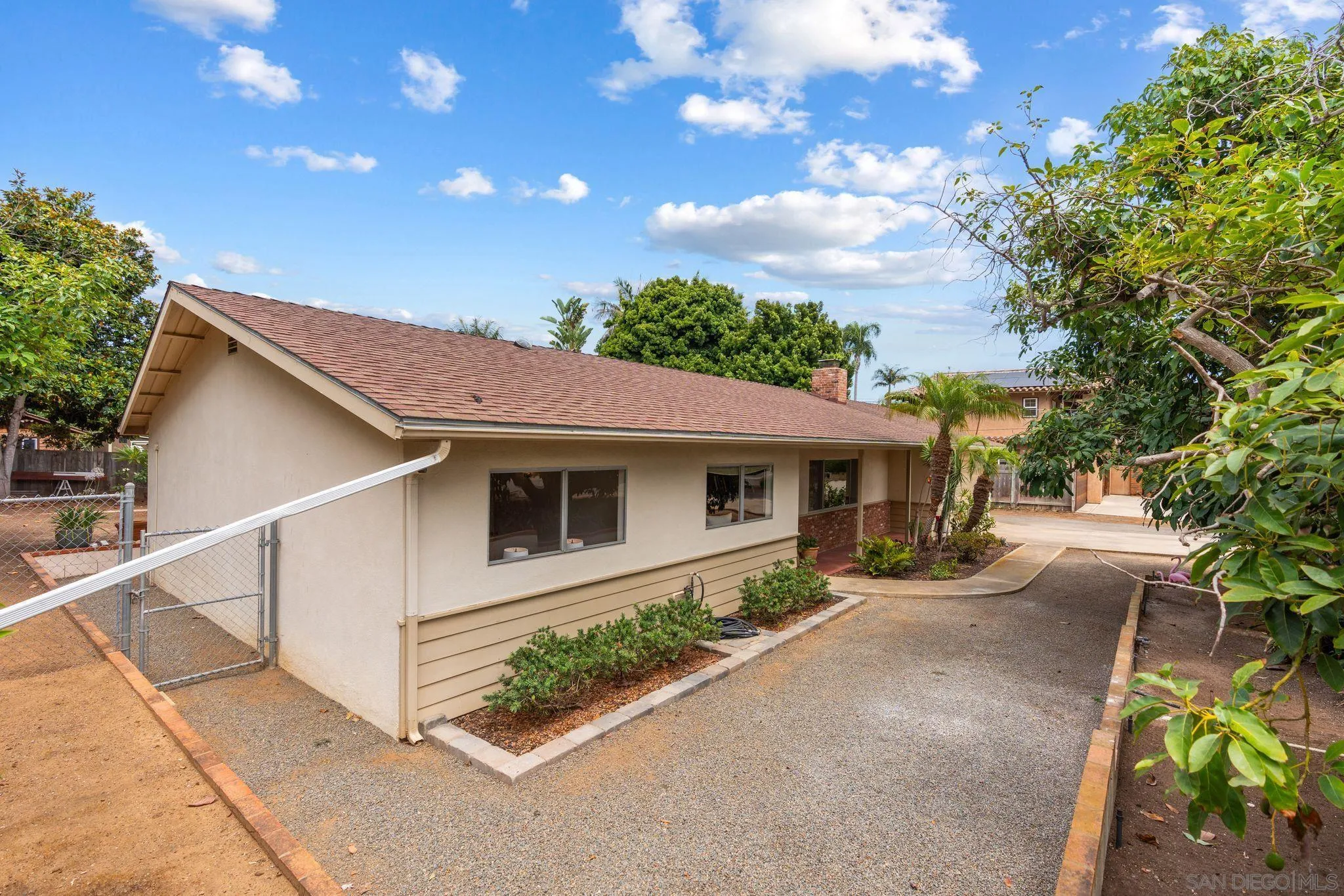 410 E Glaucus