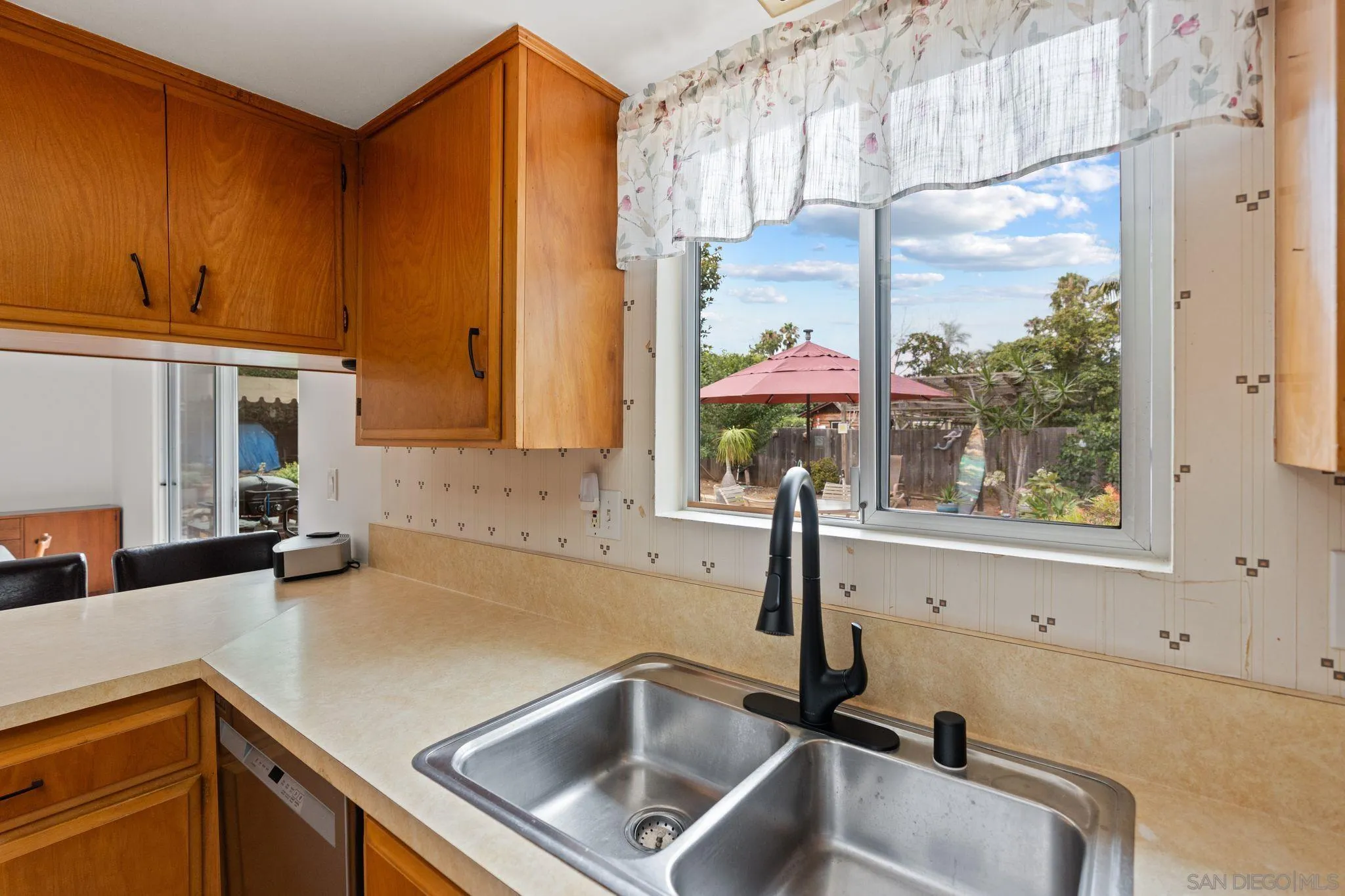 410 E Glaucus