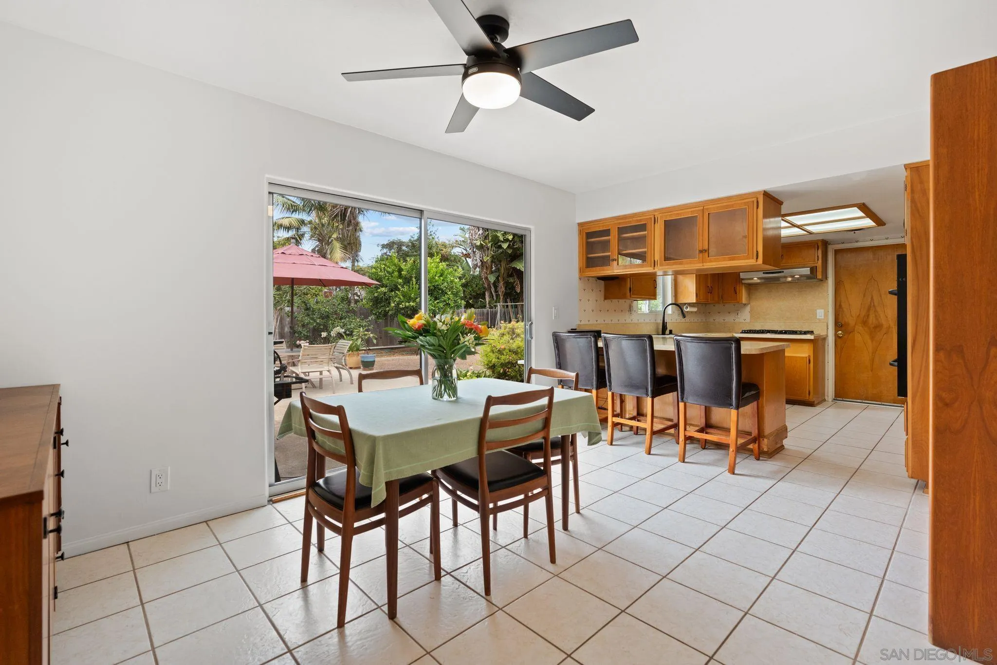 410 E Glaucus