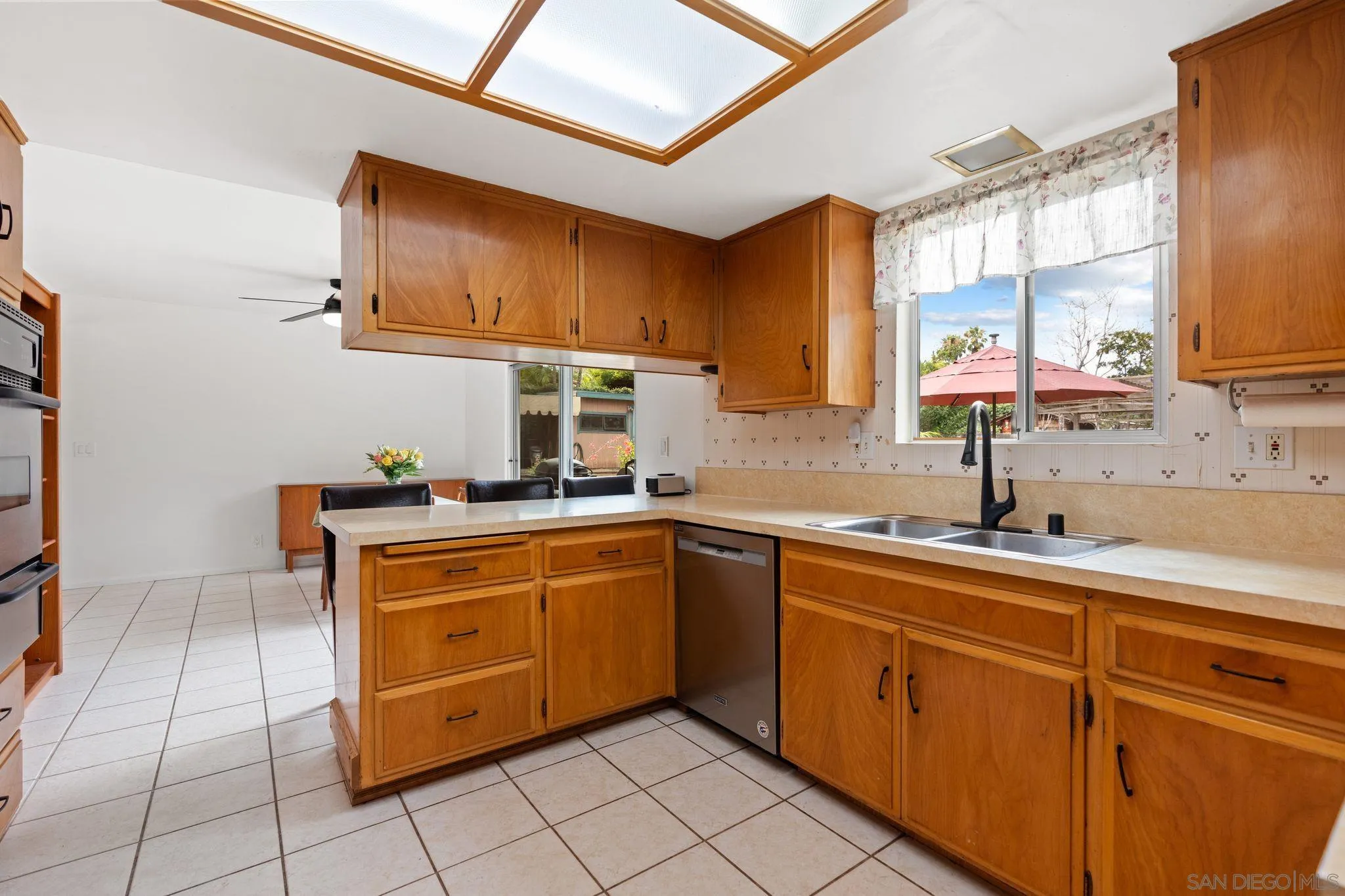 410 E Glaucus