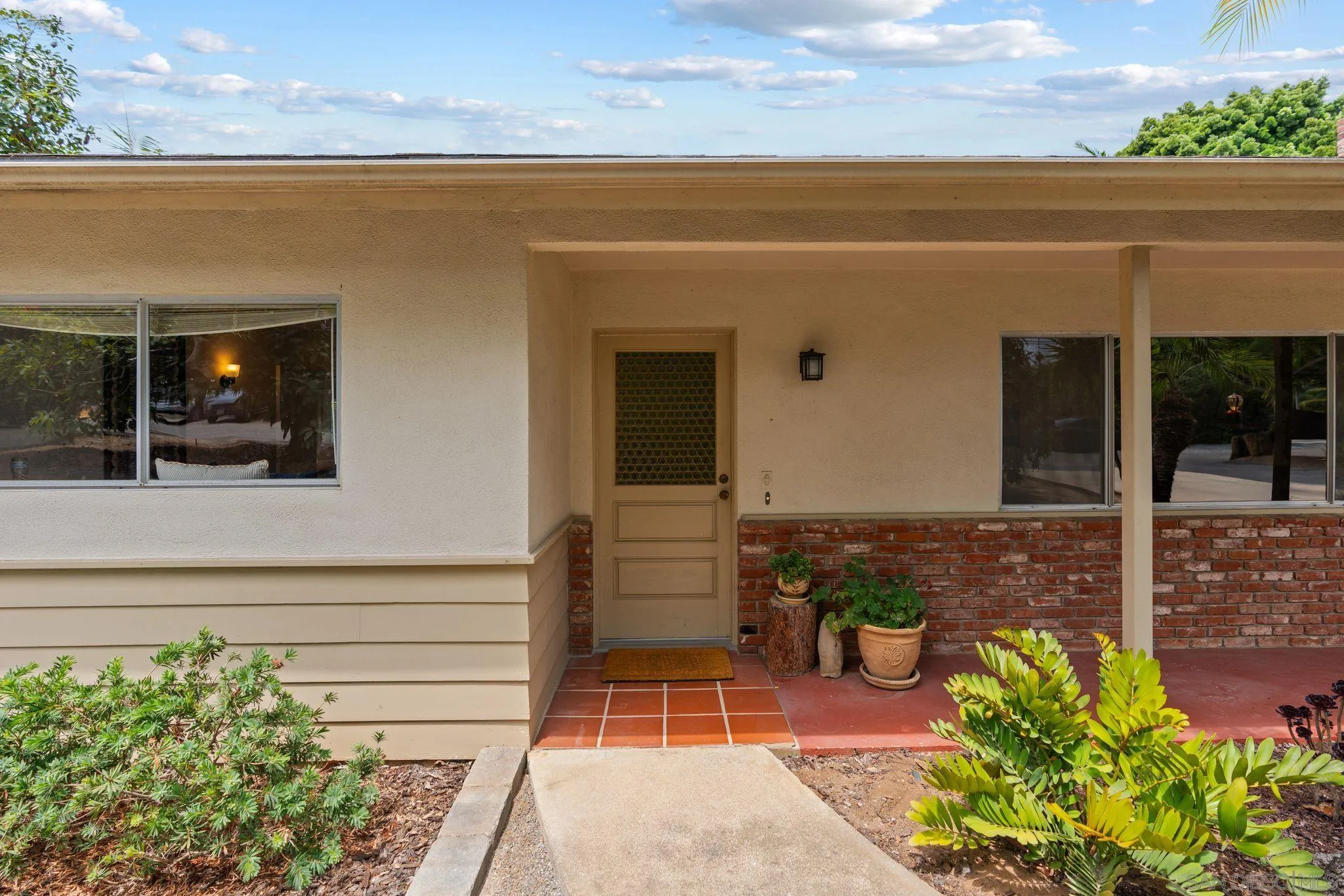 410 E Glaucus