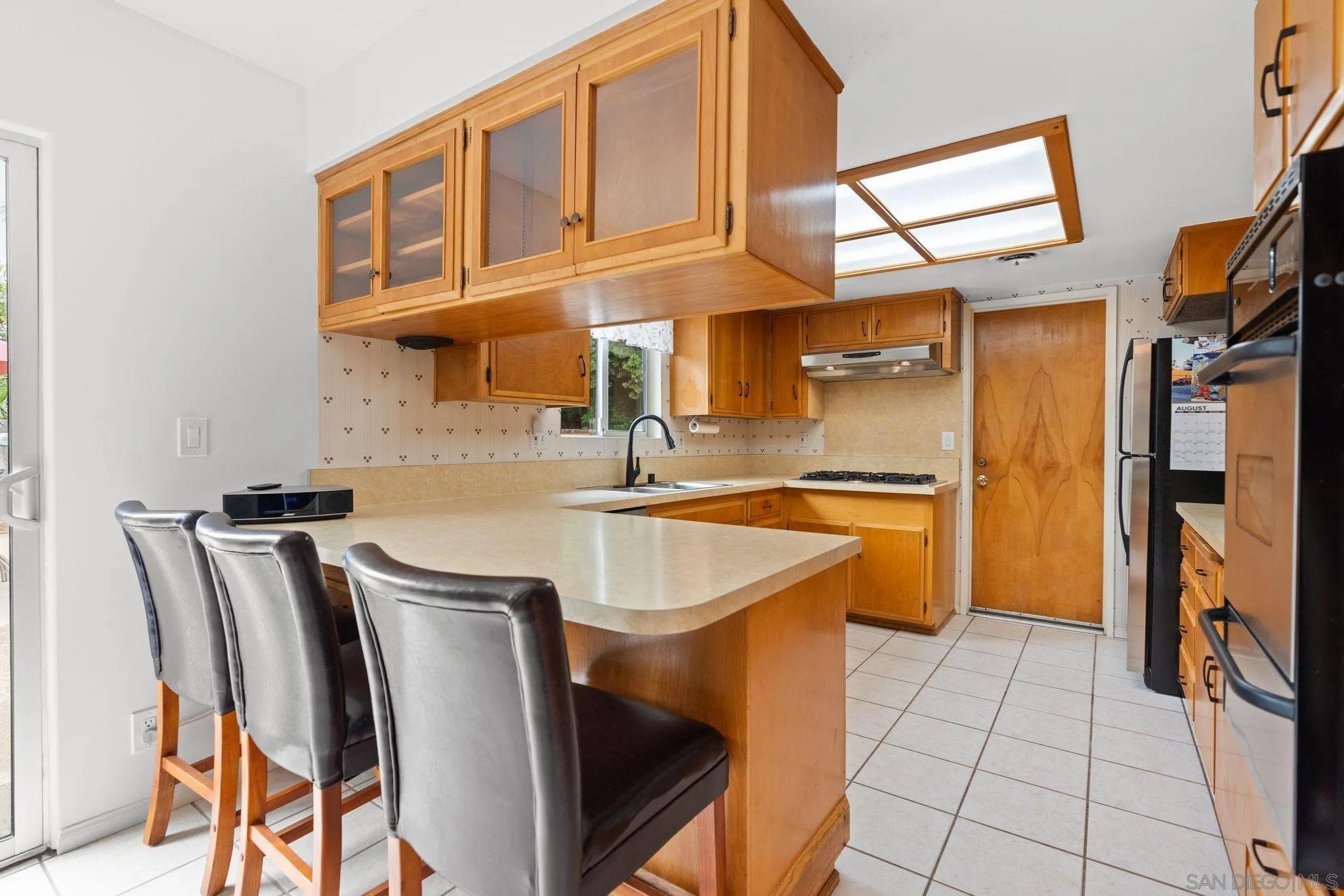 410 E Glaucus