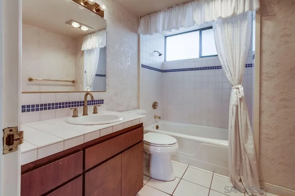 1145 La Jolla Rancho Road, La Jolla