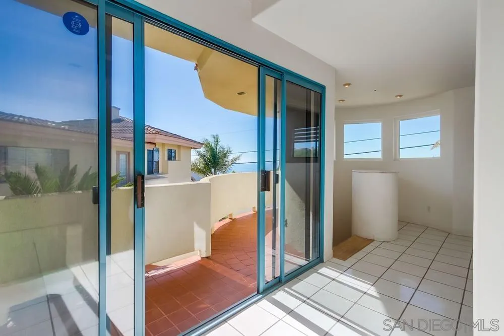 1145 La Jolla Rancho Road, La Jolla