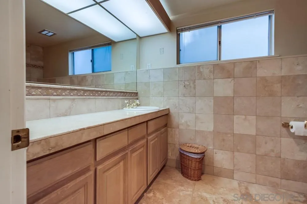 1145 La Jolla Rancho Road, La Jolla
