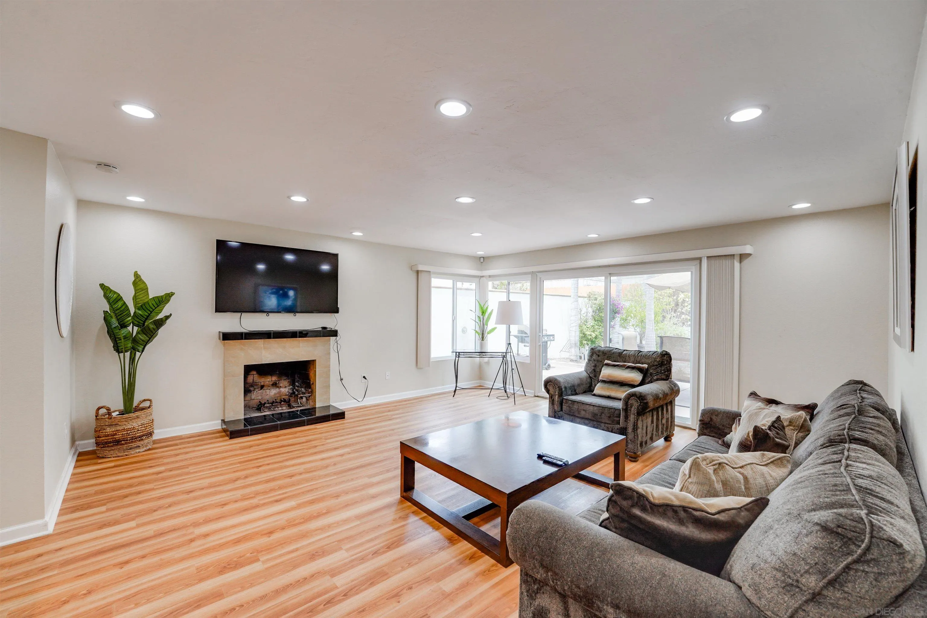 8229 El Paseo Grande