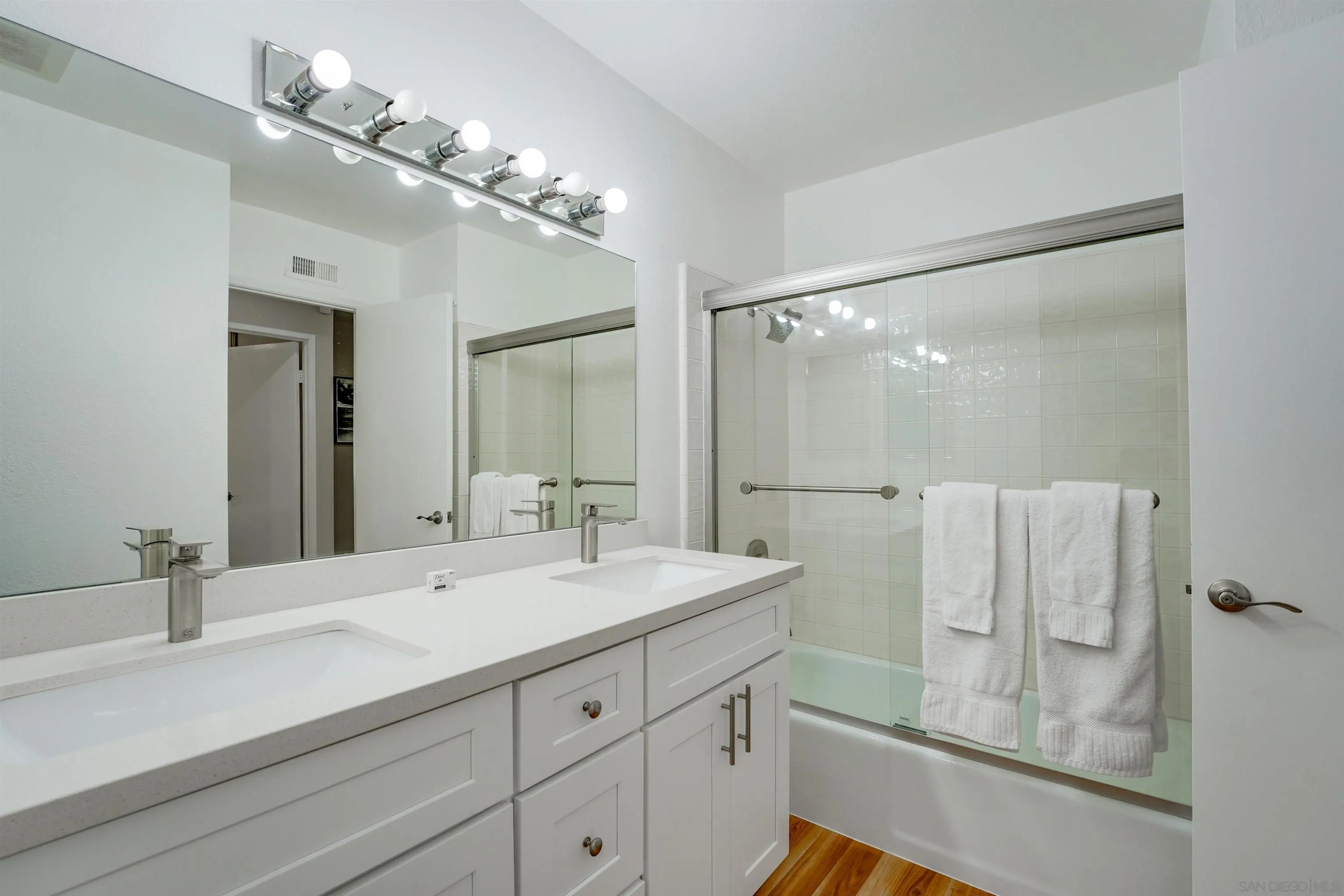 8229 El Paseo Grande