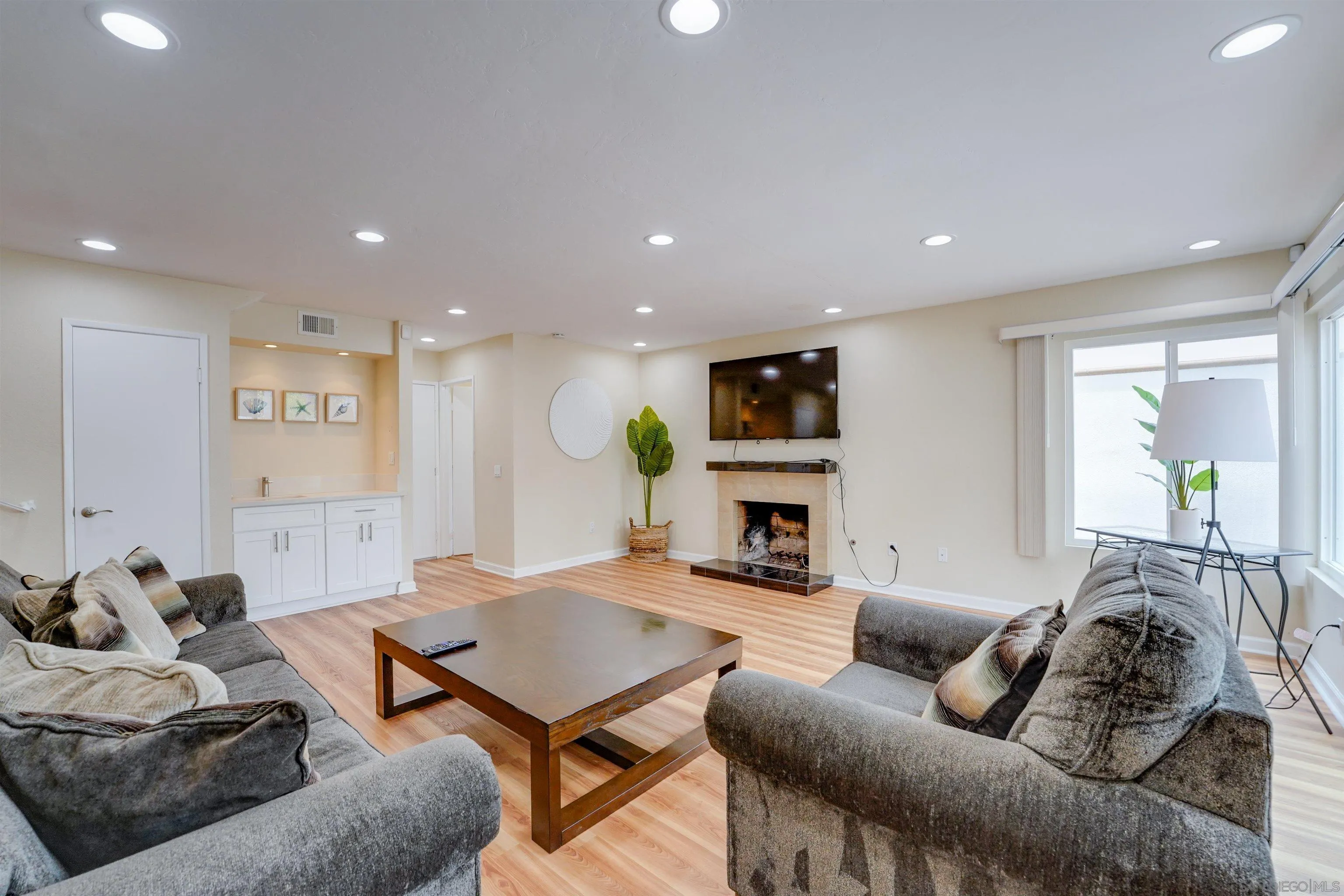 8229 El Paseo Grande