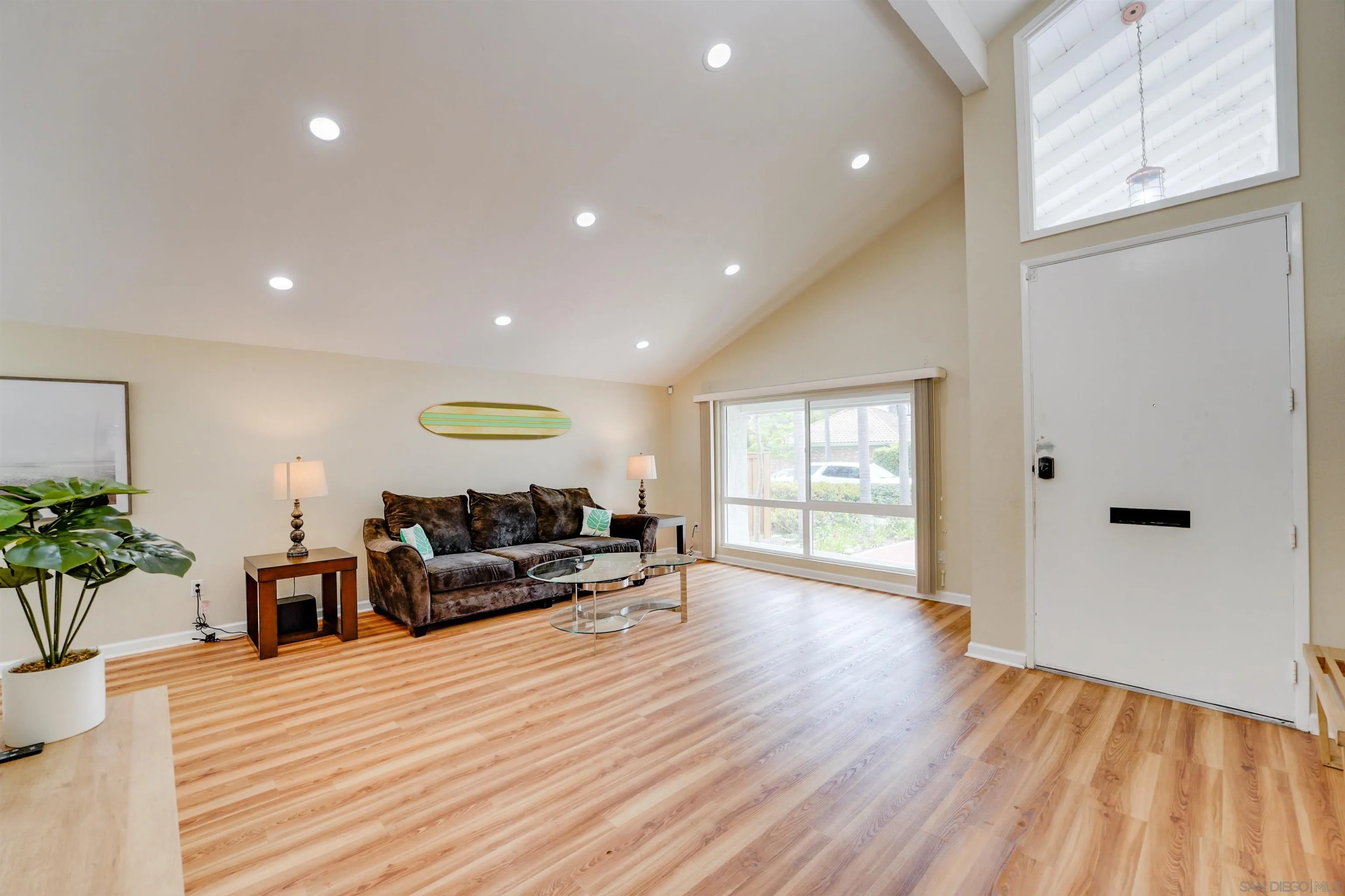 8229 El Paseo Grande