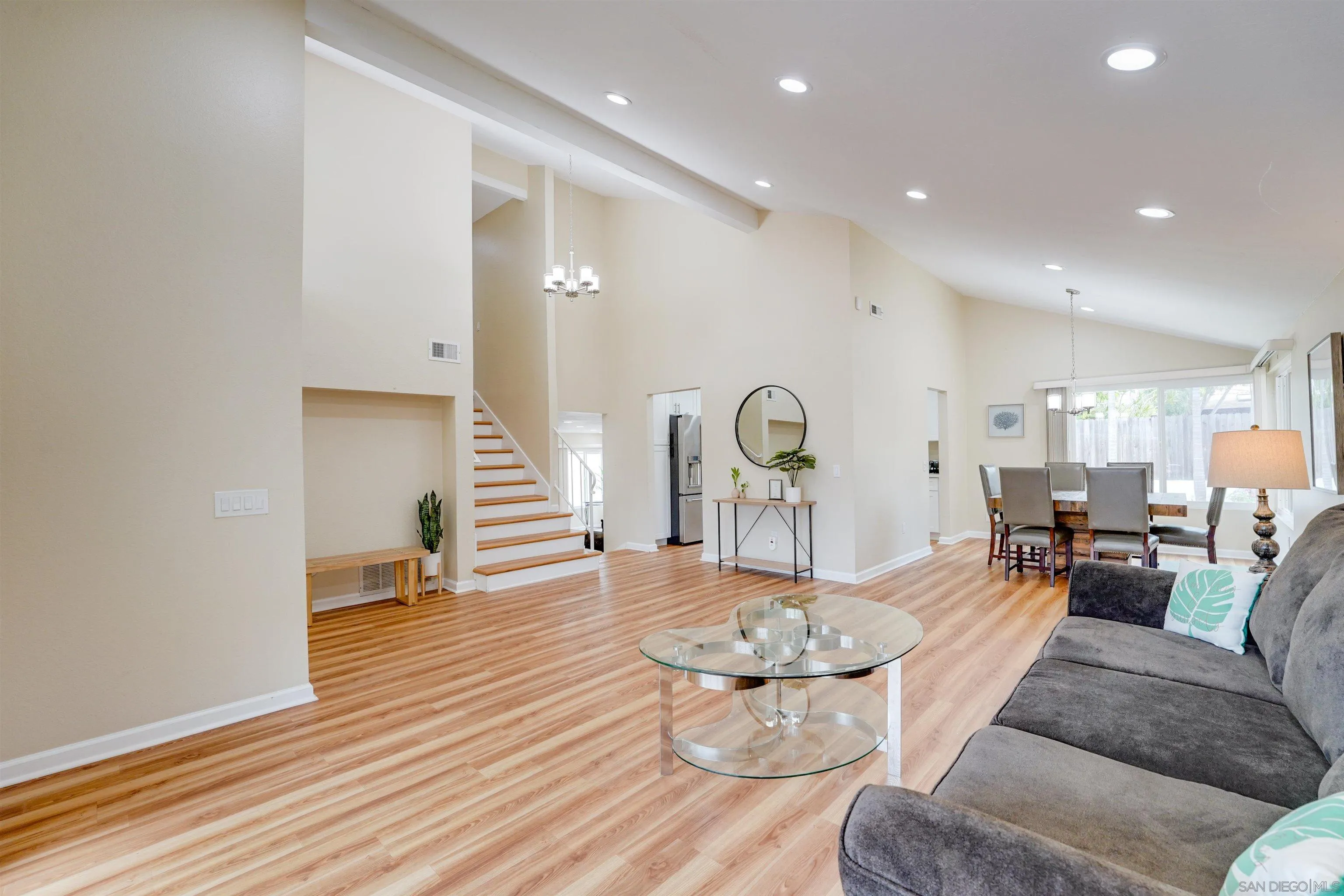 8229 El Paseo Grande