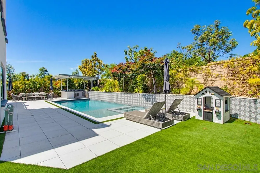 6136 Seafaring Way