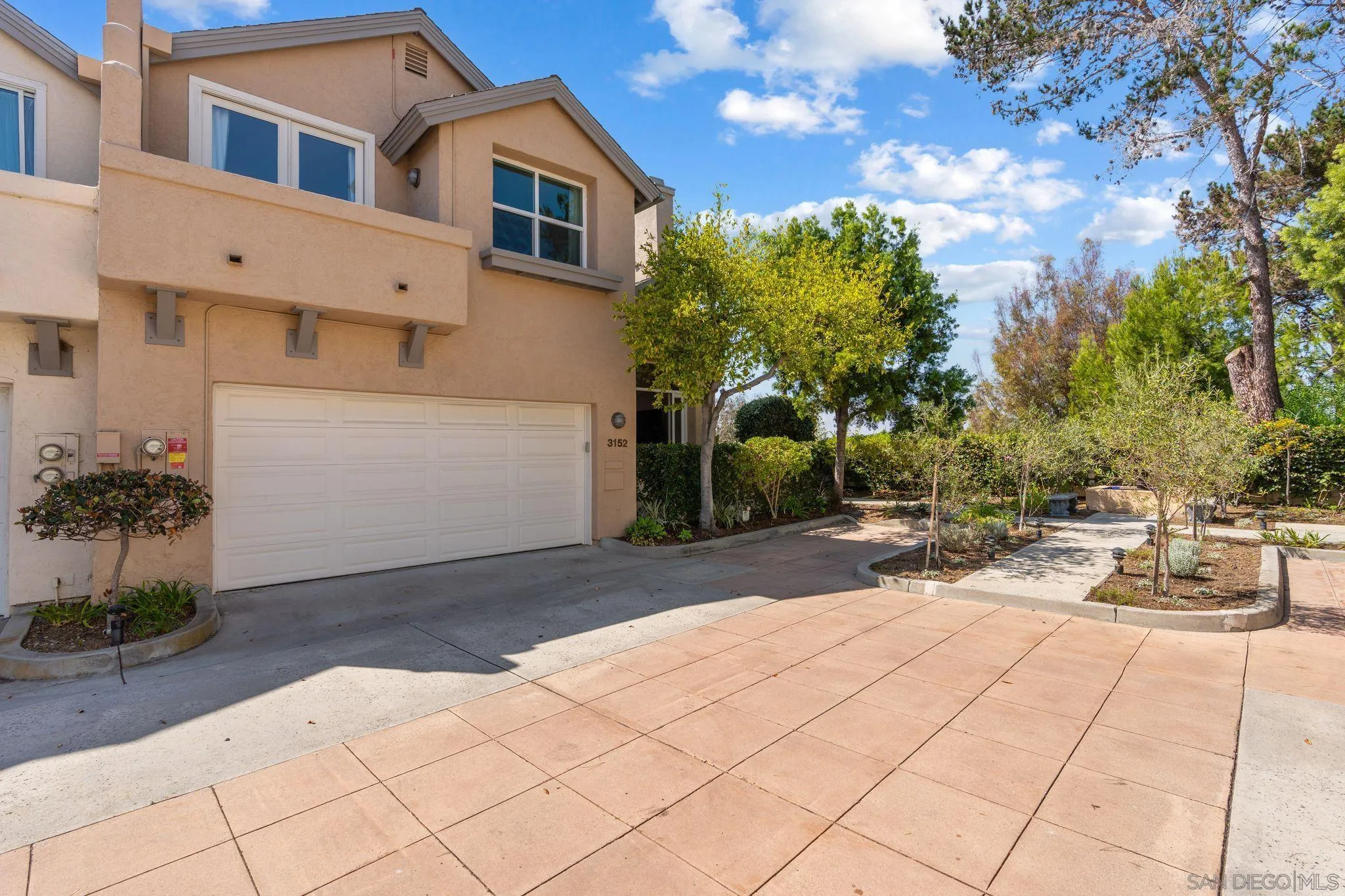 3152 Levante St