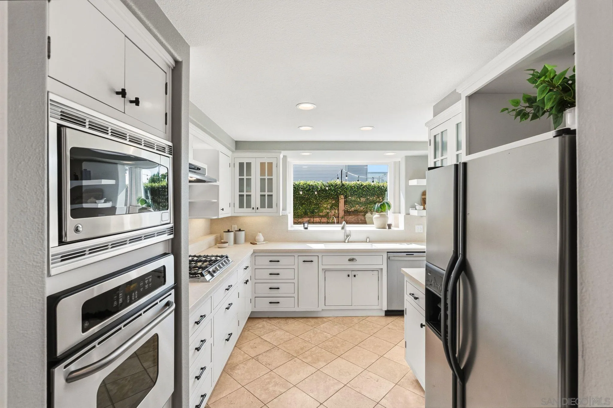 3152 Levante St