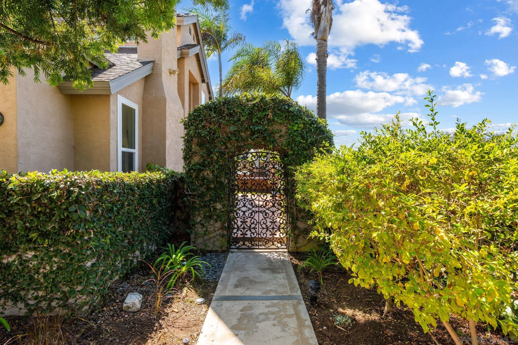 3152 Levante St
