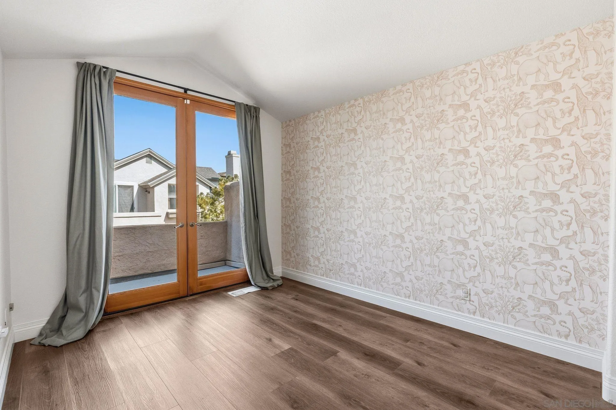 3152 Levante St