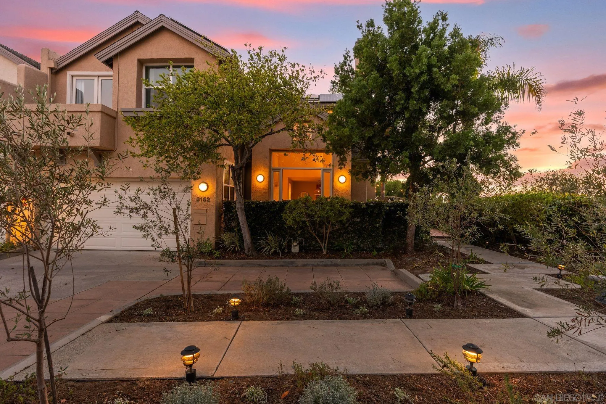 3152 Levante St