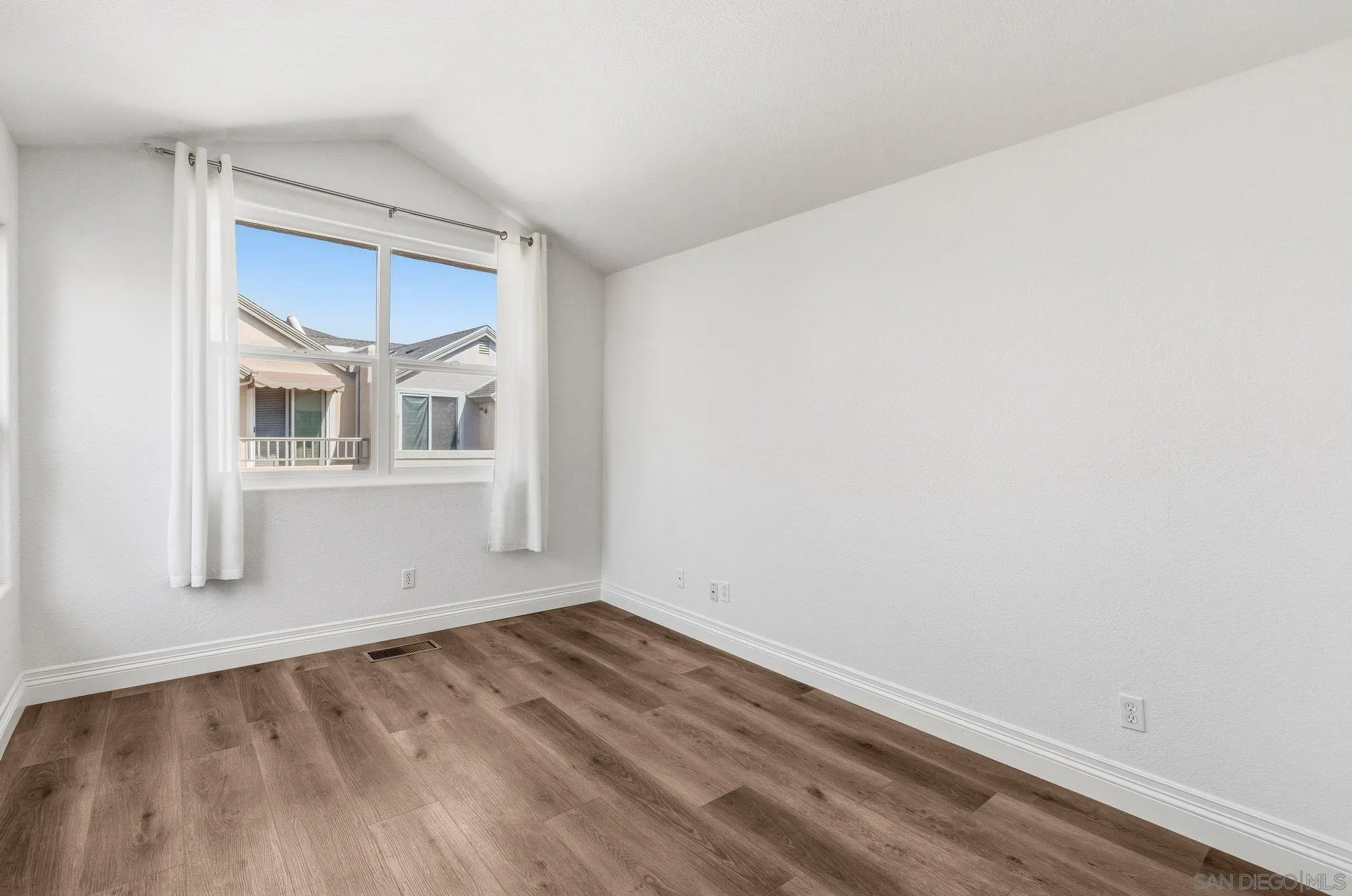 3152 Levante St