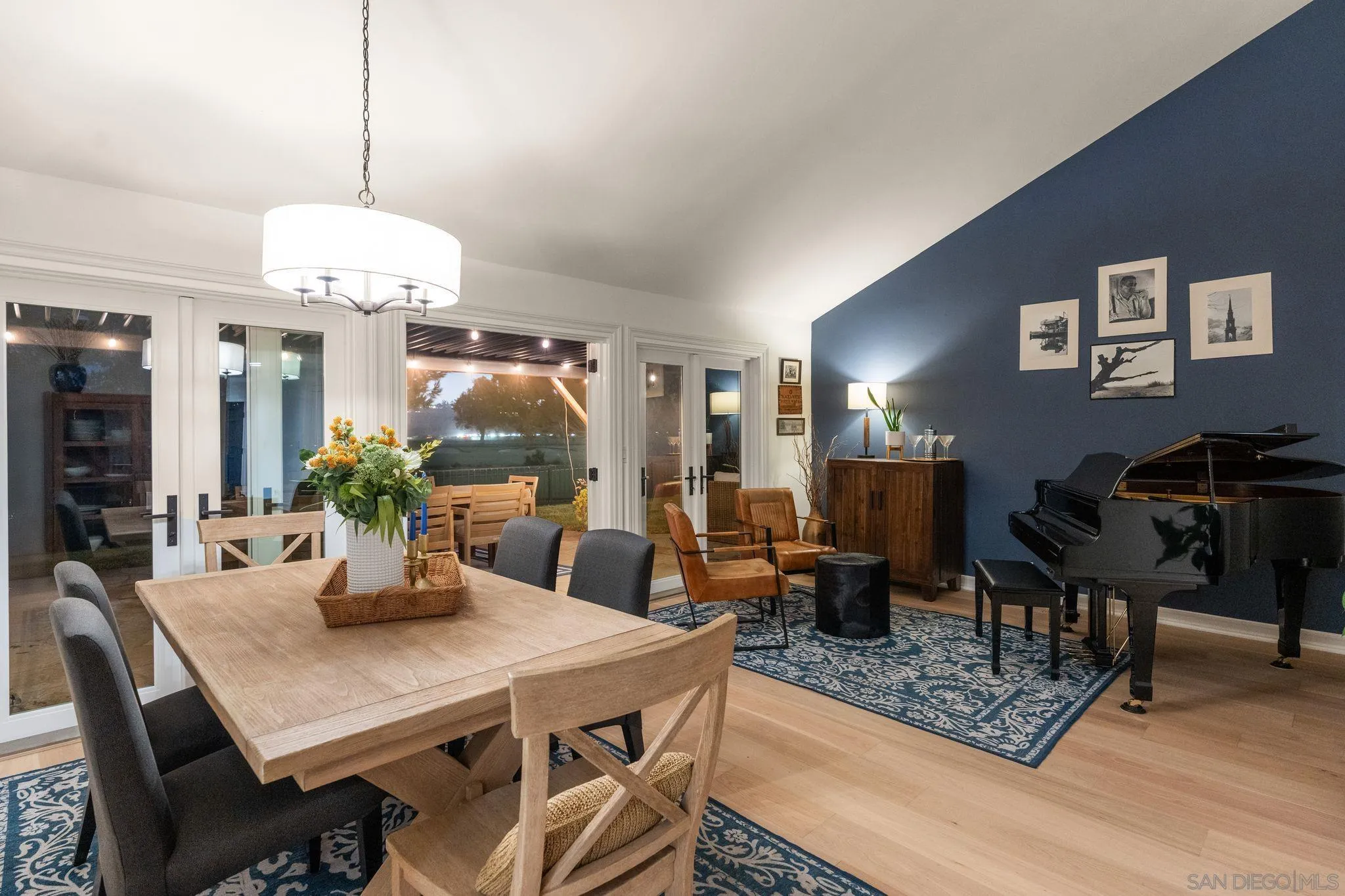 3805 Avenida Feliz