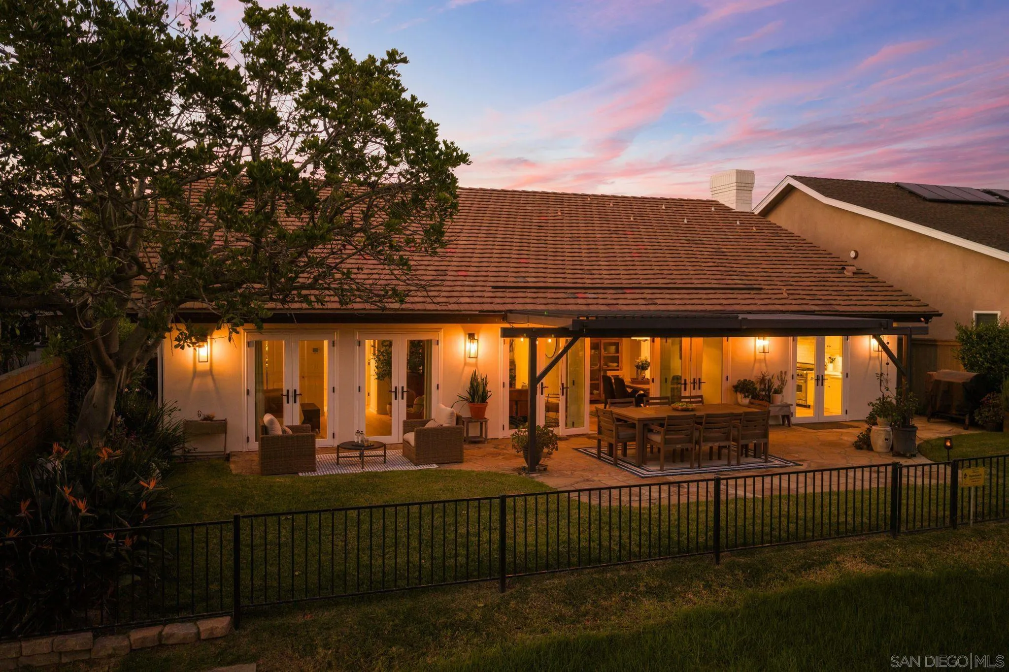 3805 Avenida Feliz