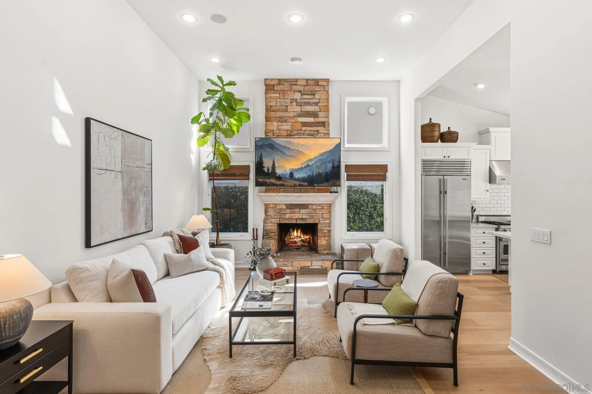 3805 Avenida Feliz