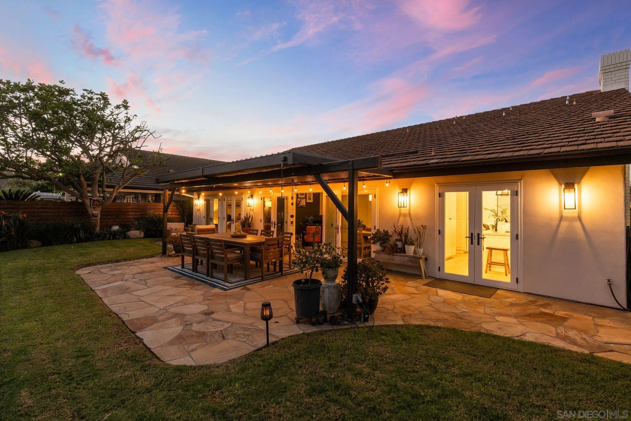 3805 Avenida Feliz