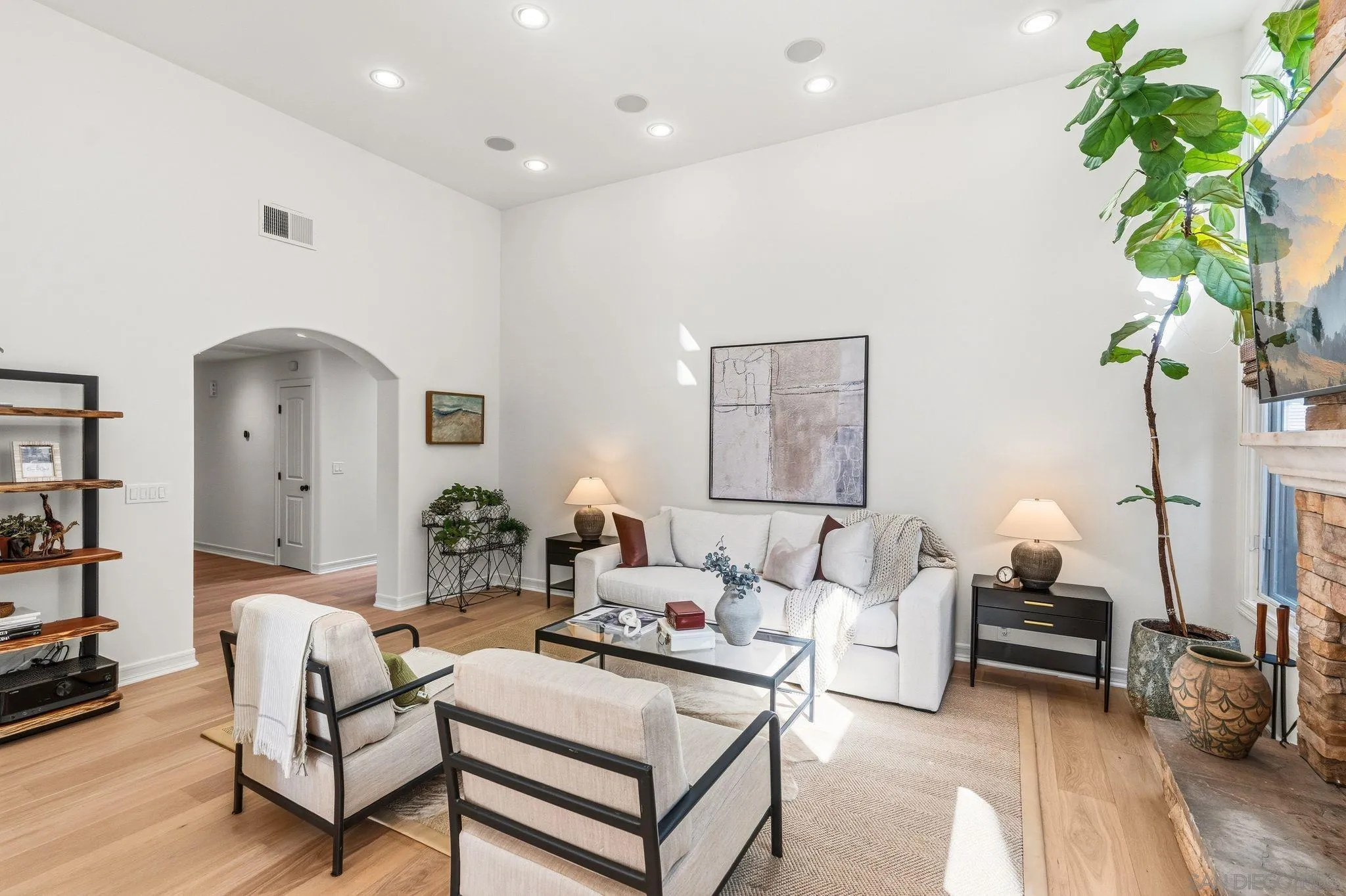3805 Avenida Feliz