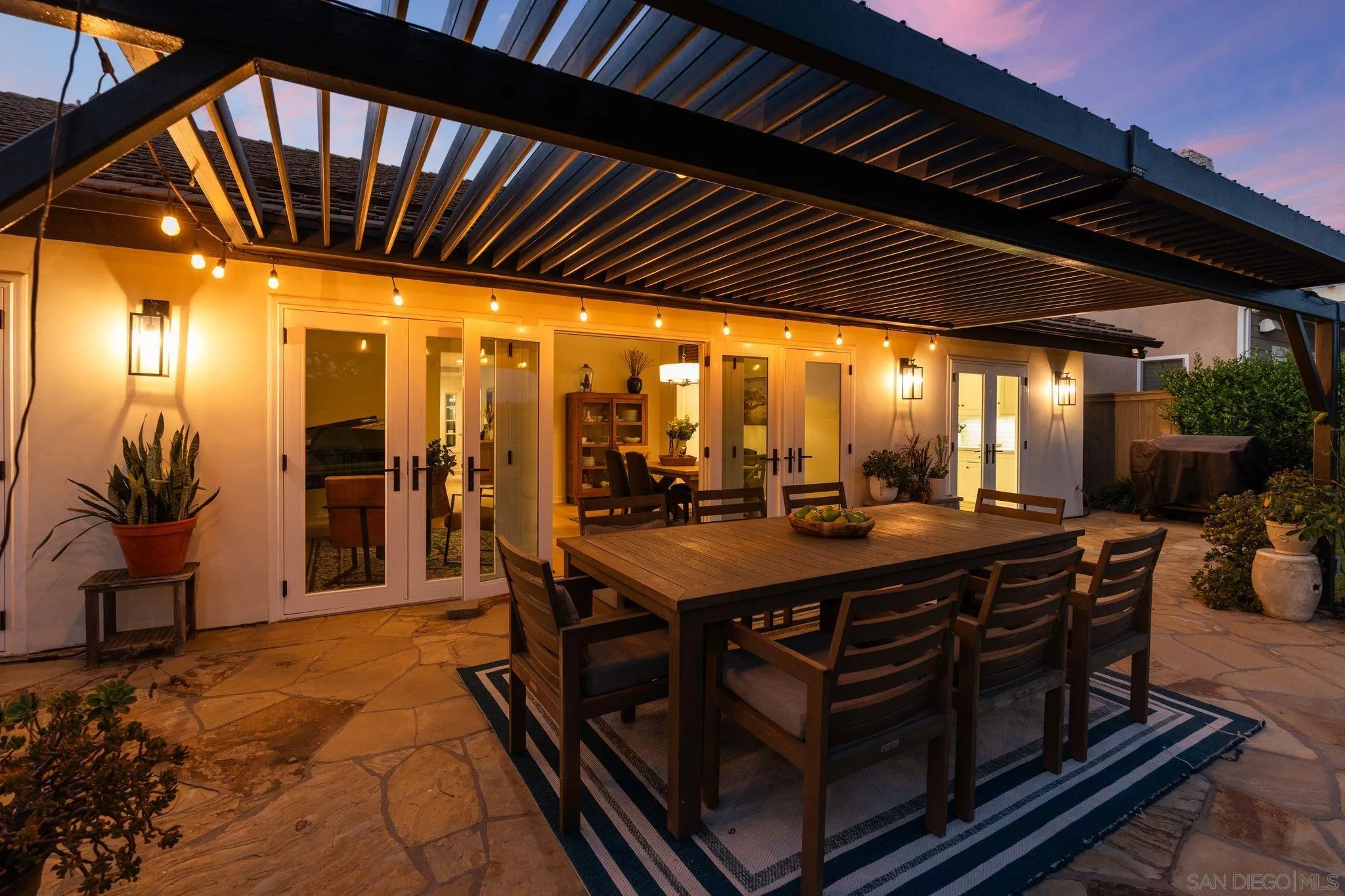 3805 Avenida Feliz