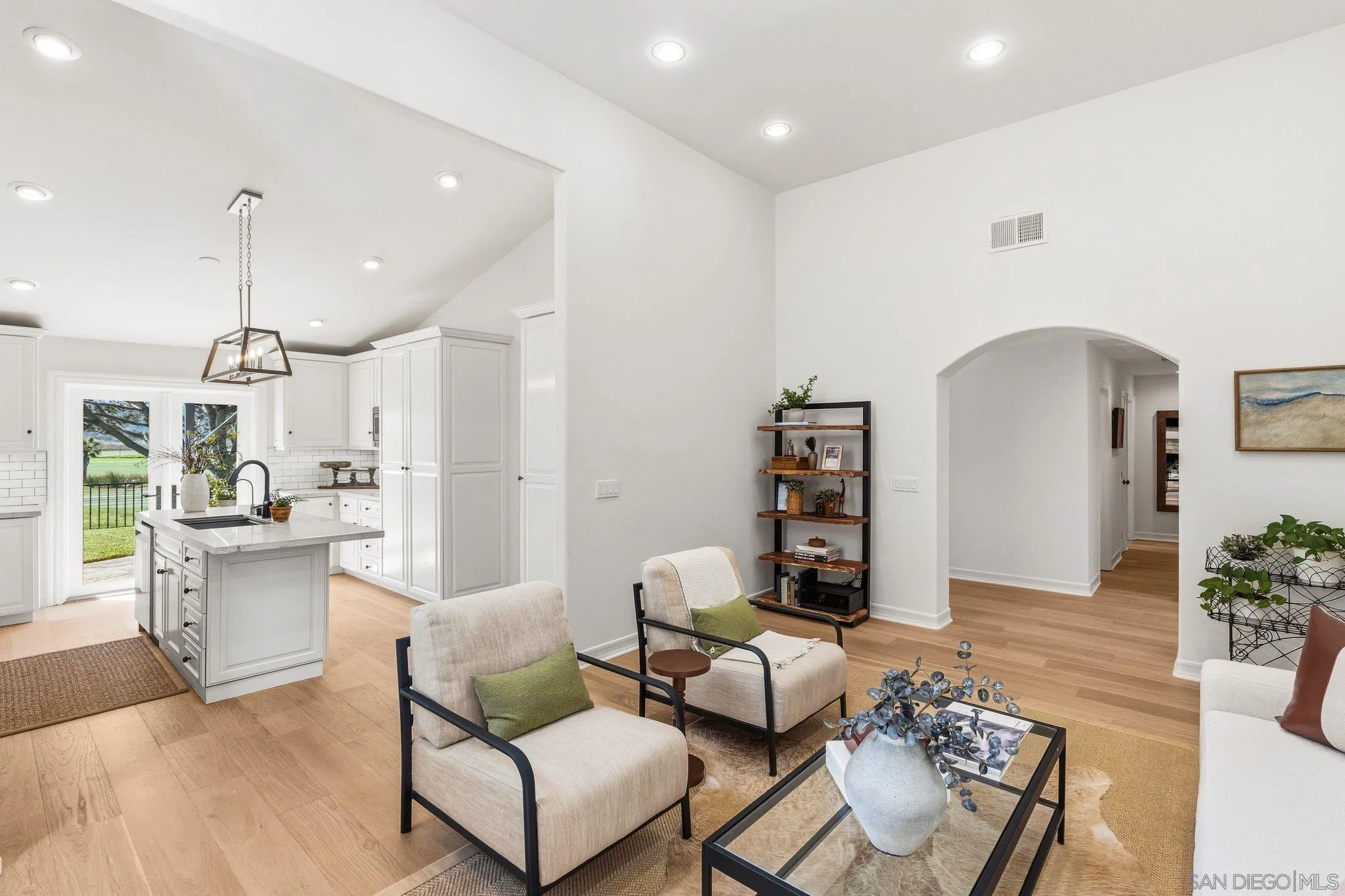 3805 Avenida Feliz