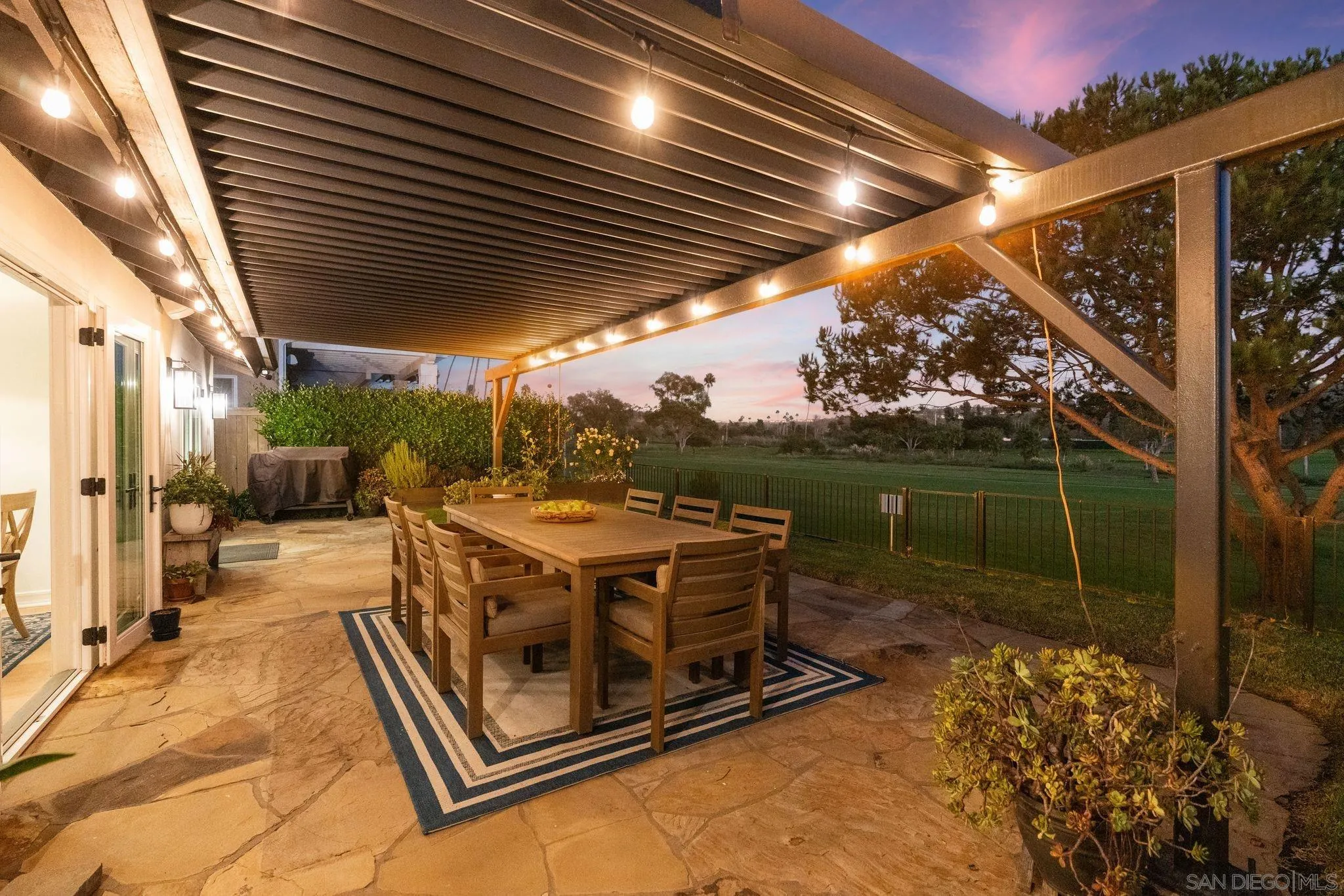 3805 Avenida Feliz