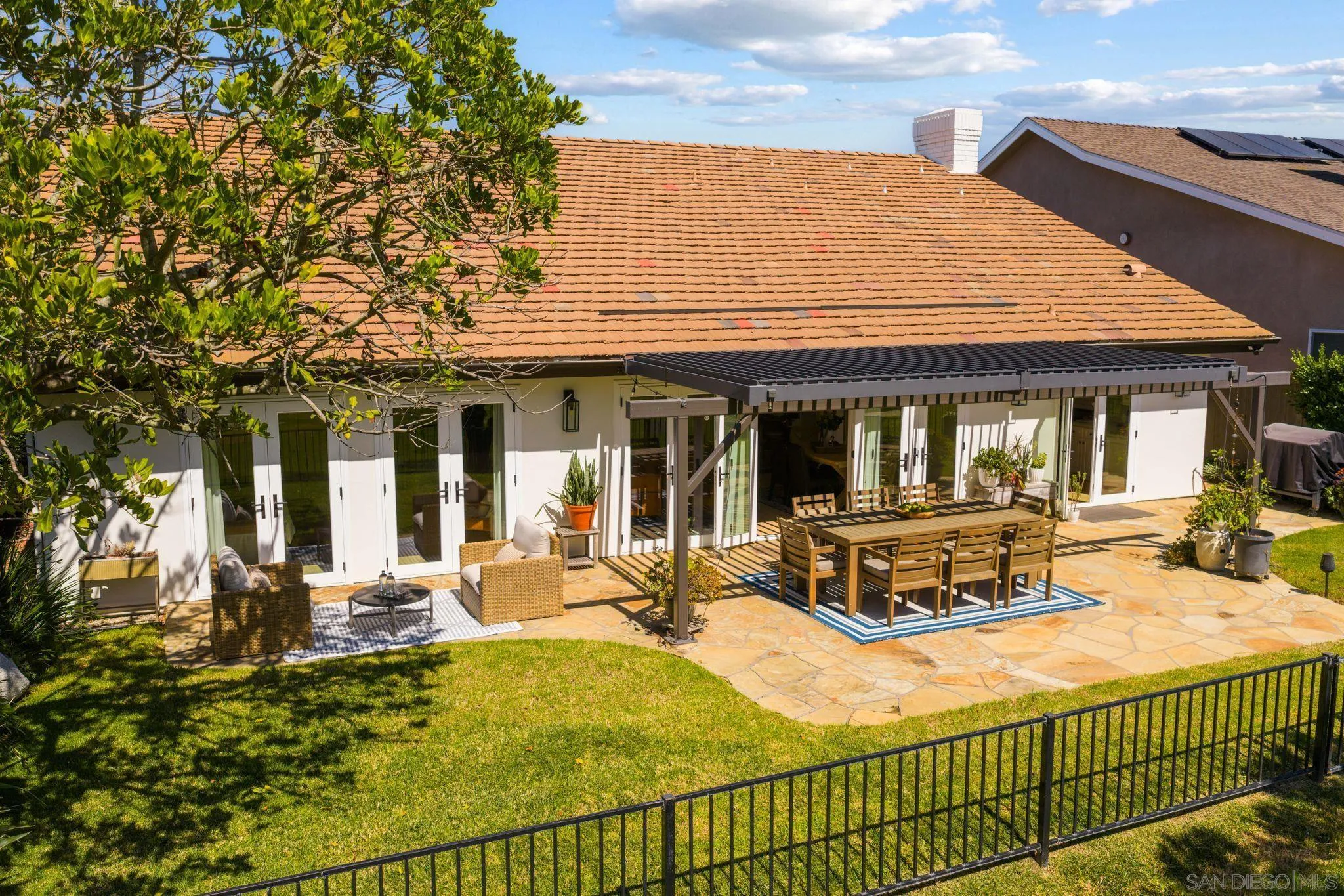 3805 Avenida Feliz
