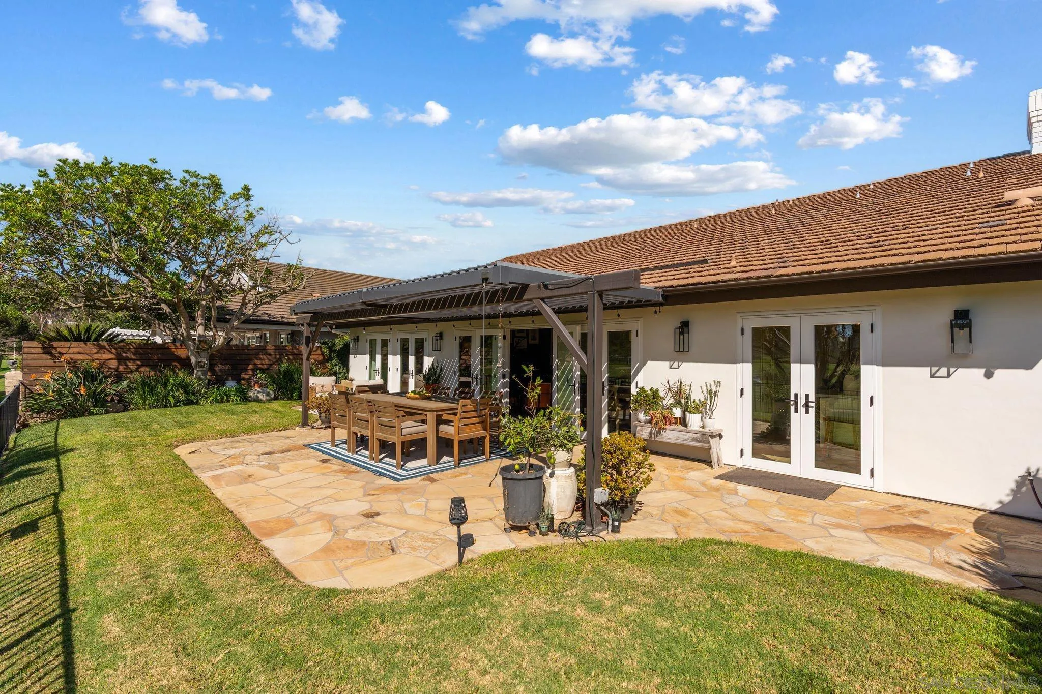 3805 Avenida Feliz