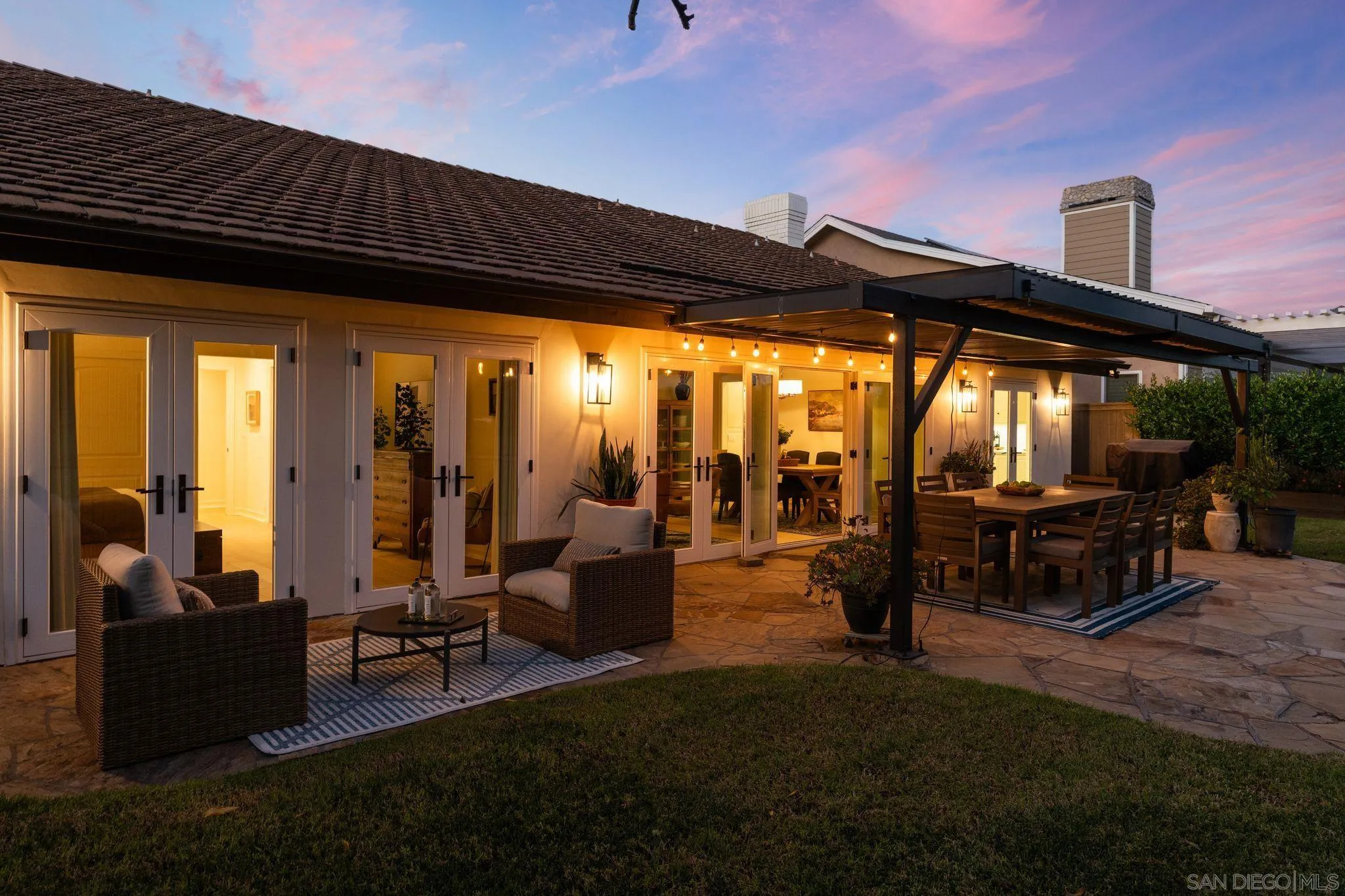 3805 Avenida Feliz