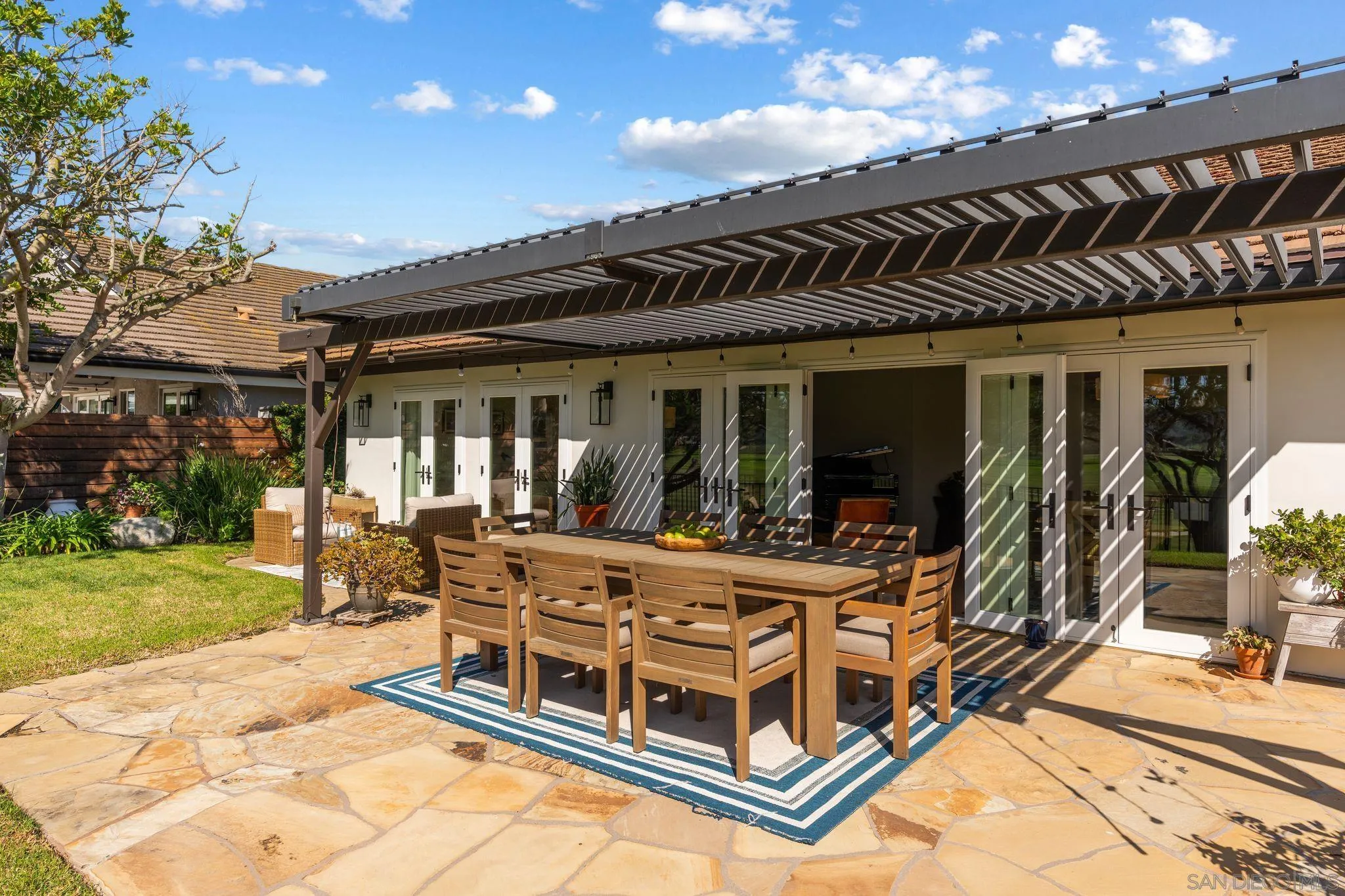 3805 Avenida Feliz