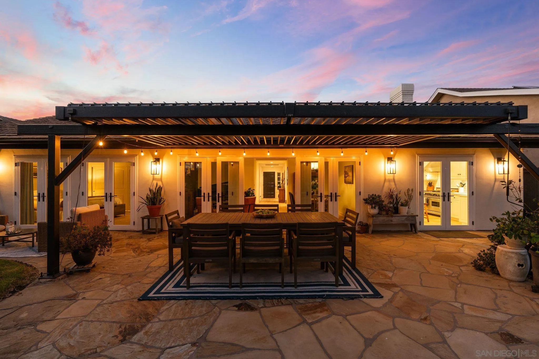 3805 Avenida Feliz