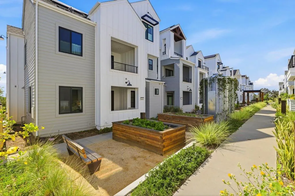 1601 San Remo Place Unit 101