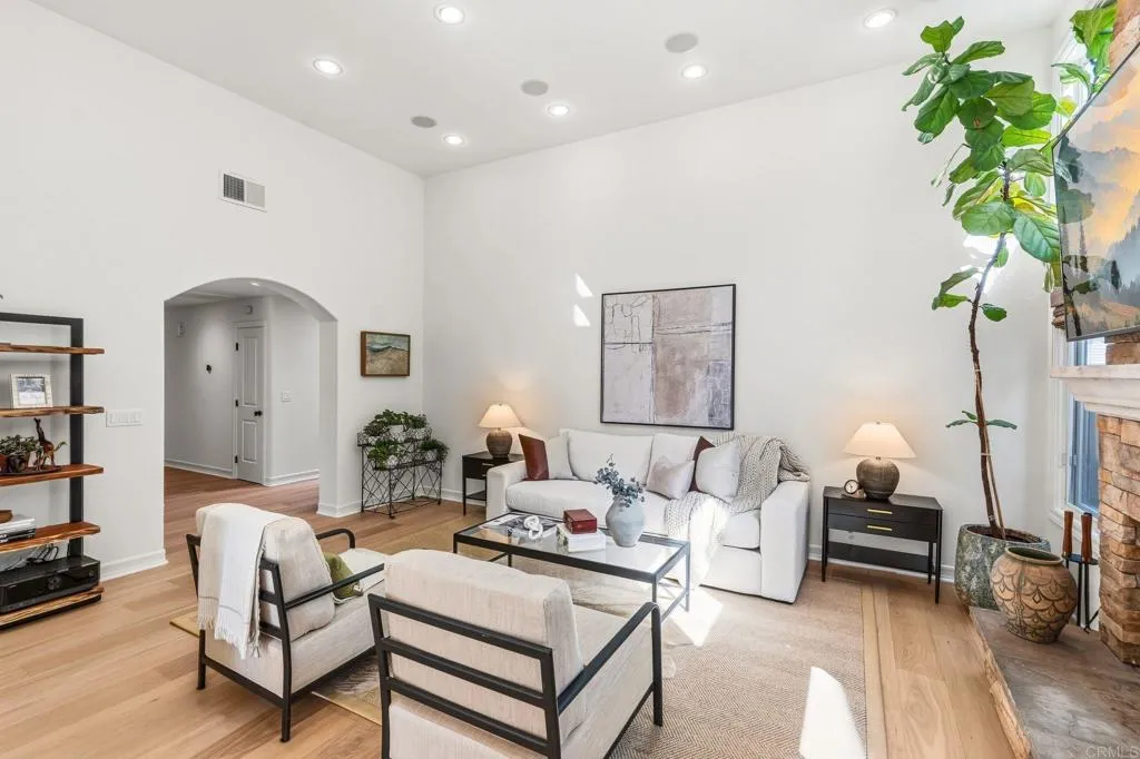 3805 Avenida Feliz