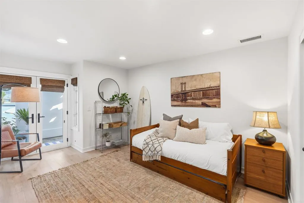 3805 Avenida Feliz