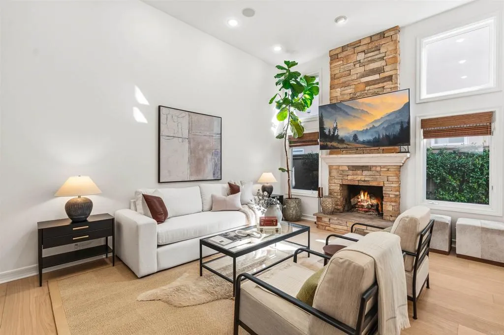 3805 Avenida Feliz