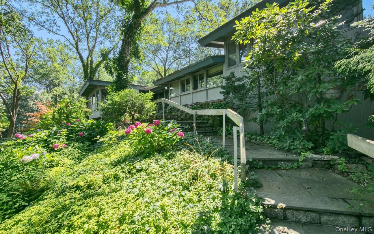 35 Saxon Woods Road